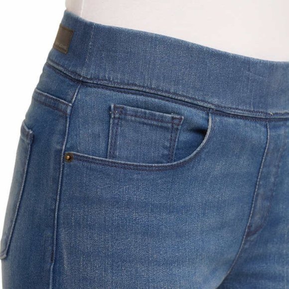 NWT DKNY Jeans Ladies' Pull On Bermuda Short - Picture 3 of 3